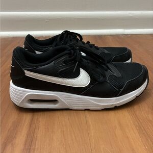 Nike Women's Black and White Athletic Sneakers